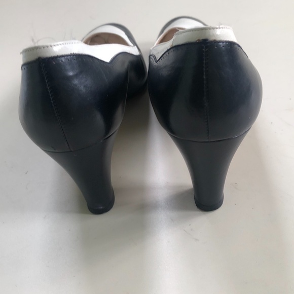 Ferragamo Navy Wingtip Heels Size 7.5 - Picture 9 of 15